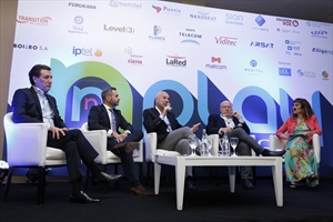 Panel:  Regulación en la era de los OTT y de la convergencia. ¿Quitar presión a los operadores tradicionales o regular a los OTT? - Crédito: Convergencialatina